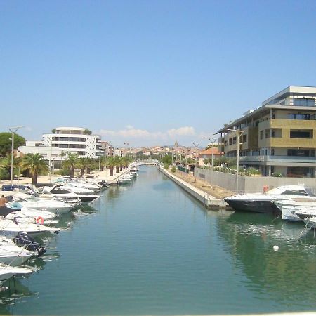 Au Coeur De Port Frejus - T2 30 M² - Tout A Pied Exteriör bild
